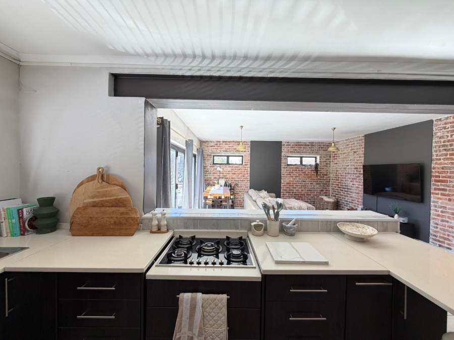 6 Bedroom Property for Sale in Vredehoek Western Cape